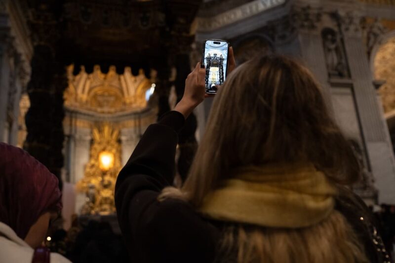 St. Peter's Basilica Tour with Official Guide - Image 3
